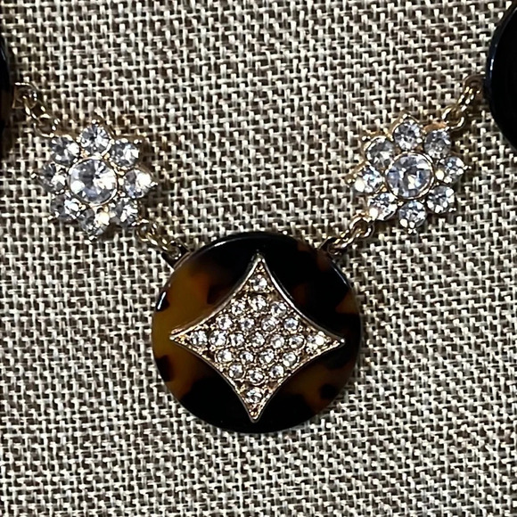 Fashion Costume Tortoise Shell Rhinestone Necklace - Picture 3 of 3